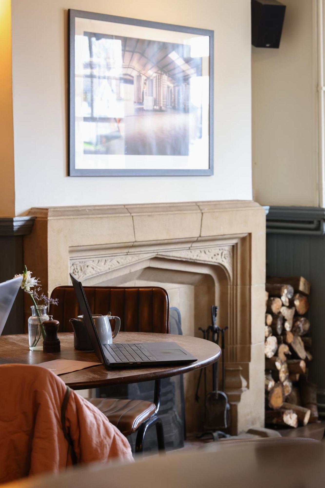 The Swan At Forest Row Εξωτερικό φωτογραφία
